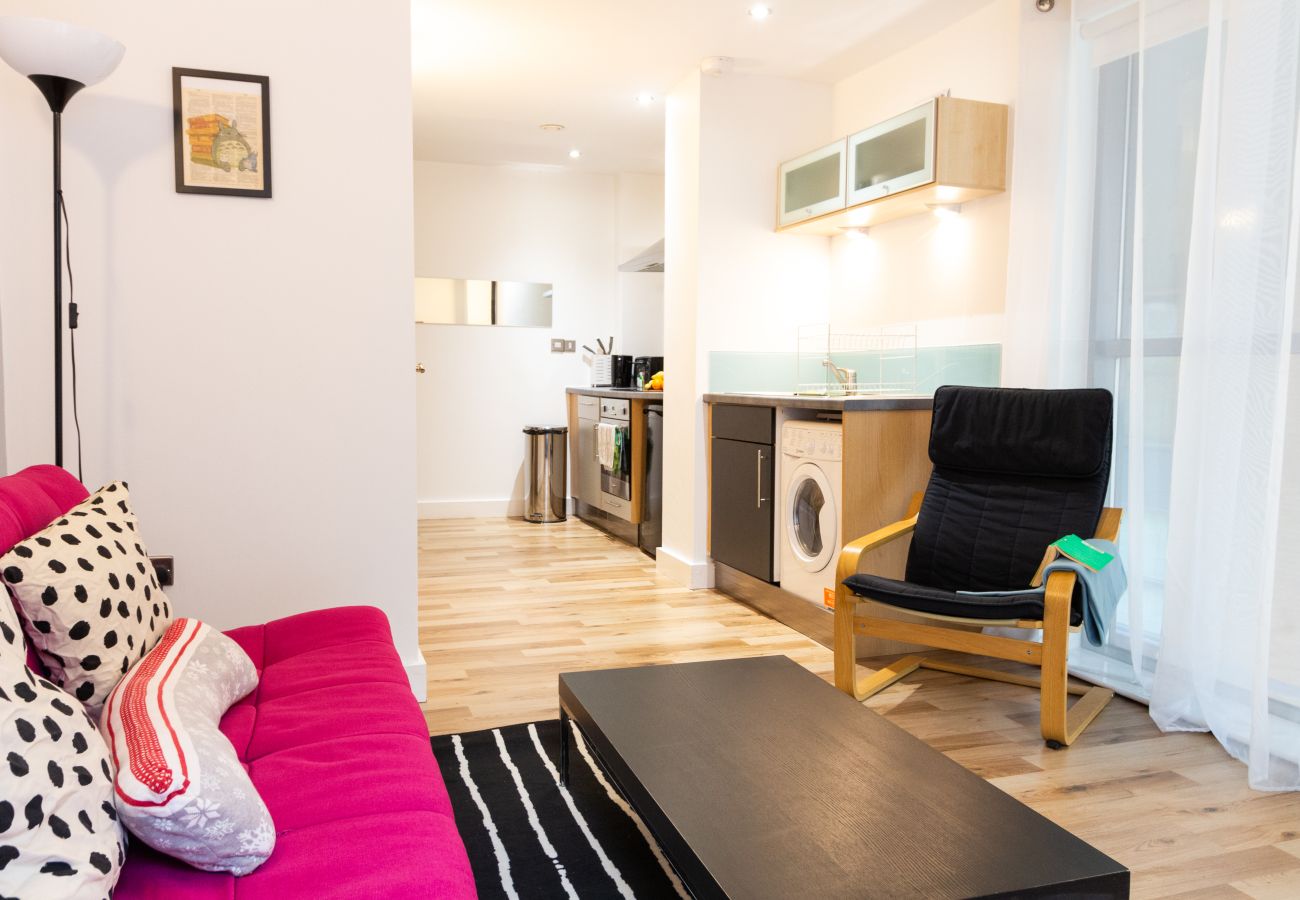 Apartment in Sheffield - Cosy City Escape: 1Bed Apt with Balcony