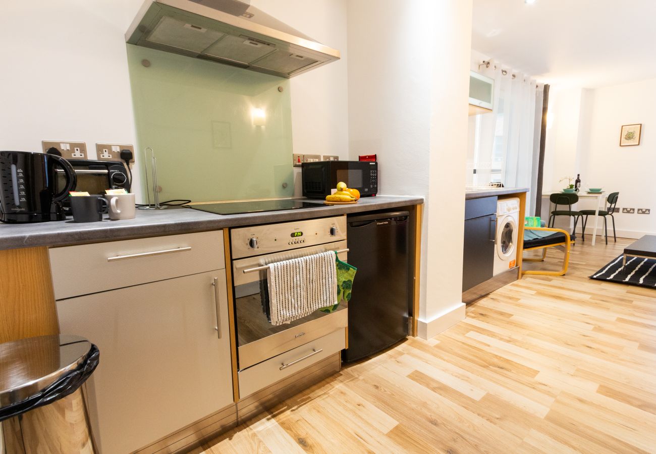 Apartment in Sheffield - Cosy City Escape: 1Bed Apt with Balcony