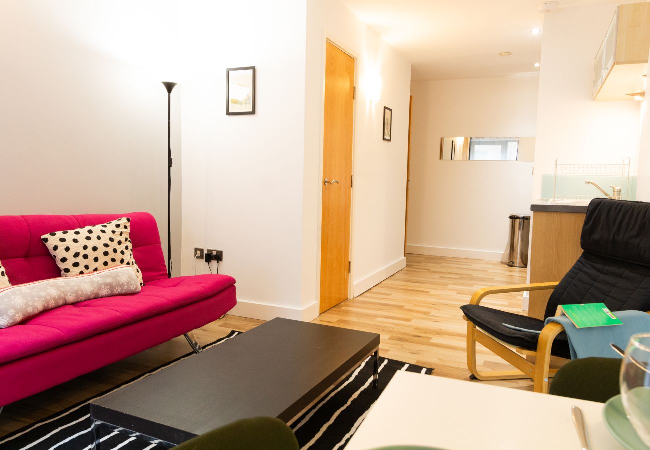 Apartment in Sheffield - Cosy City Escape: 1Bed Apt with Balcony