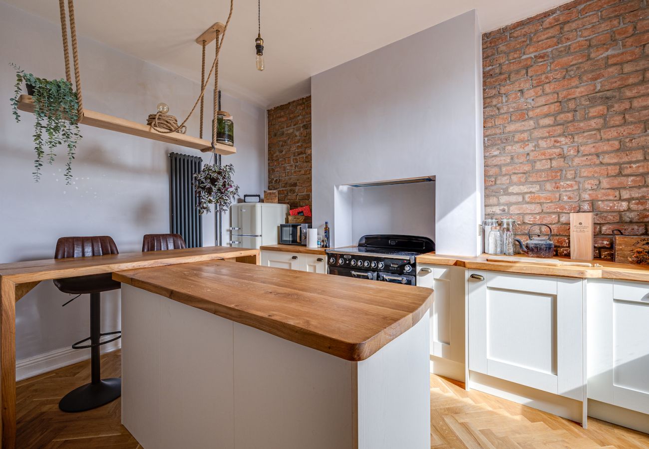 Apartment in Chester - Historic Hoole Haven: Stylish 1BR Apt