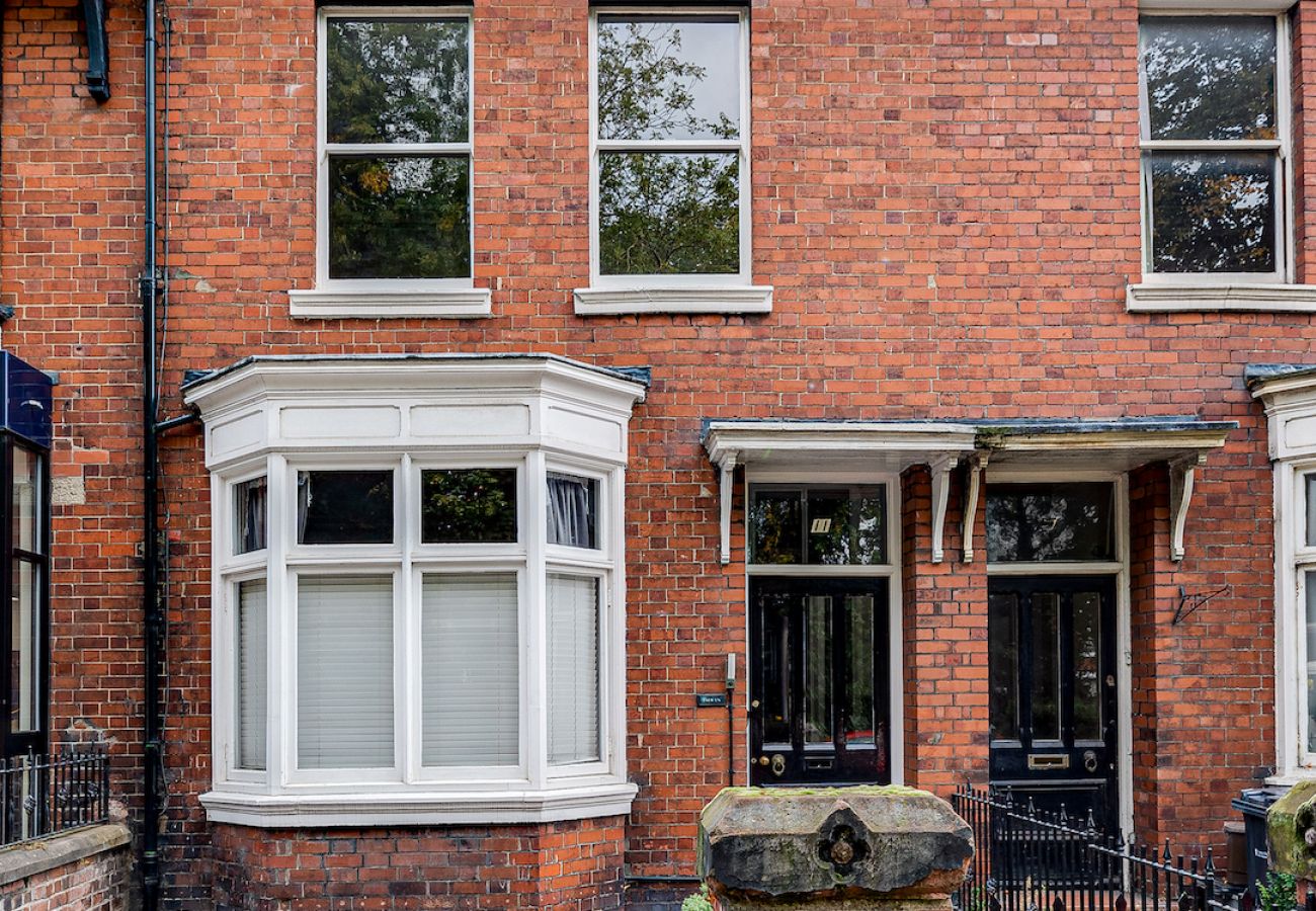 Apartment in Chester - Historic Hoole Haven: Stylish 1BR Apt