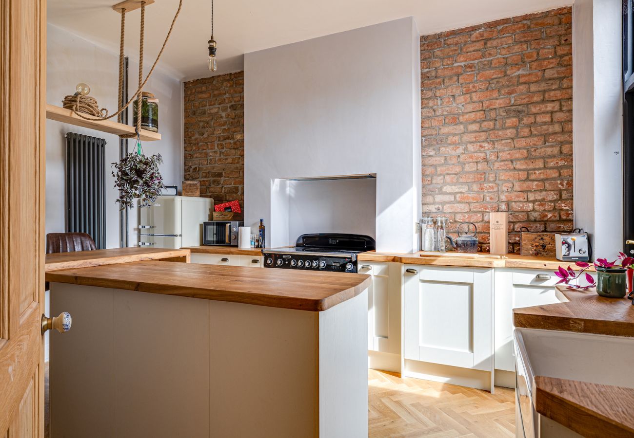 Apartment in Chester - Historic Hoole Haven: Stylish 1BR Apt