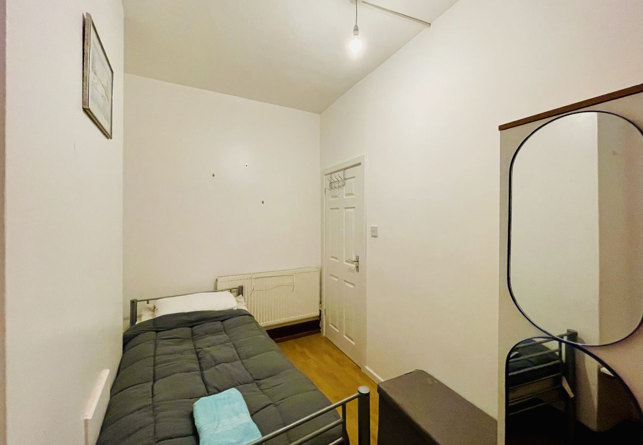 Rent by room in Coventry - Suite 1: Comfy Escape Near City Centre