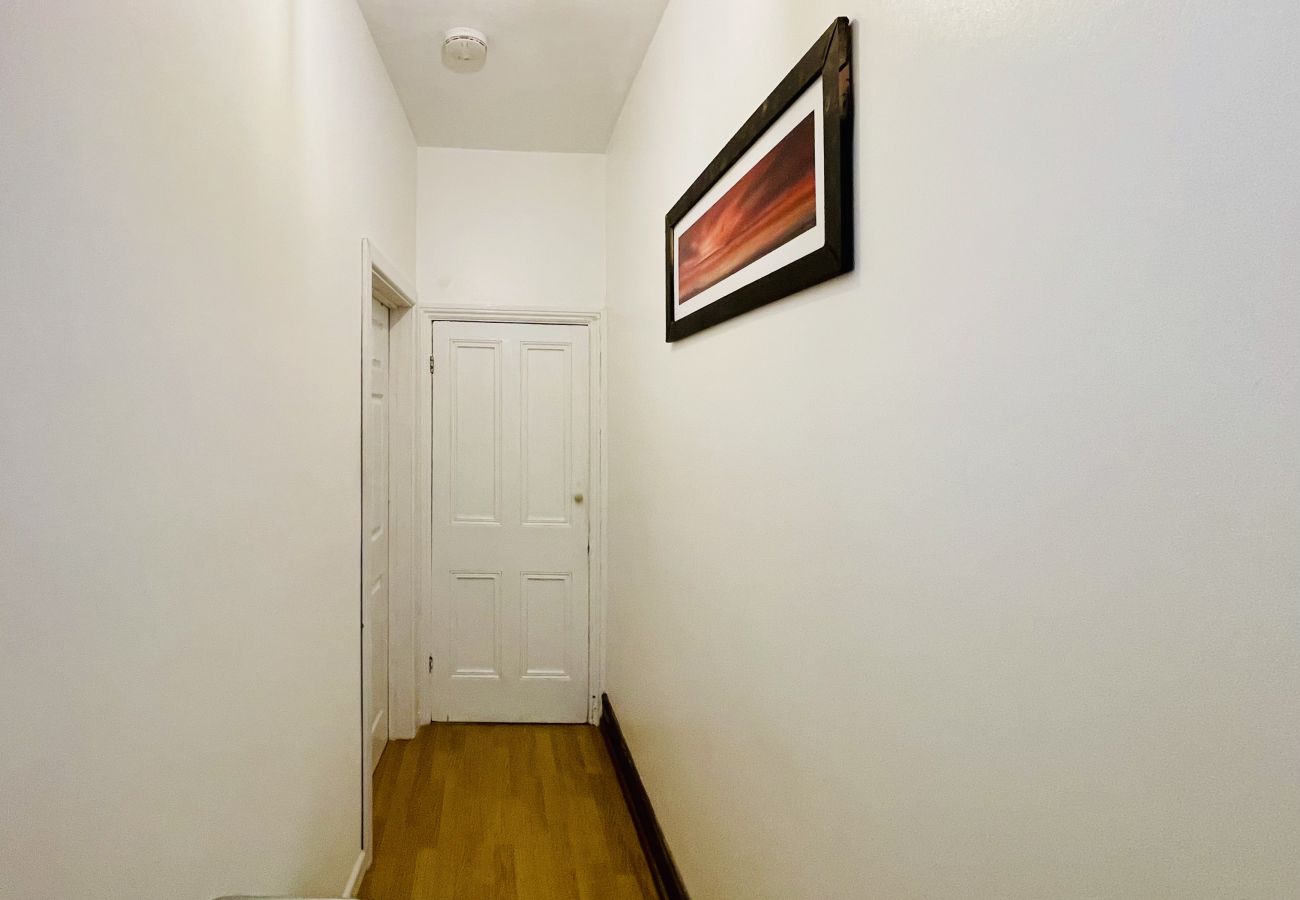 Rent by room in Coventry - Suite 2: Delightful Stay in a Prime Location