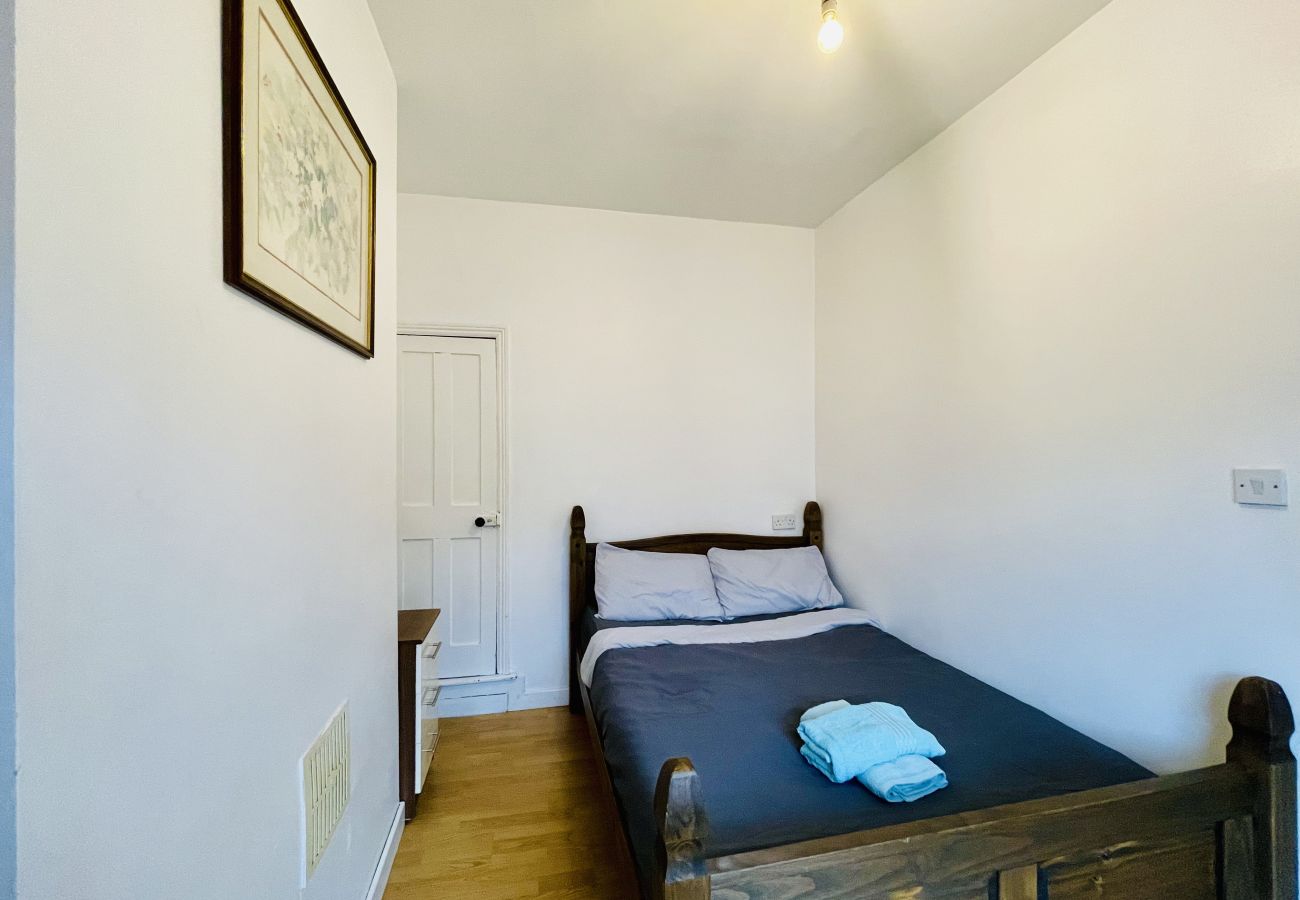 Rent by room in Coventry - Suite 3: Stylish Room in a Sociable Home