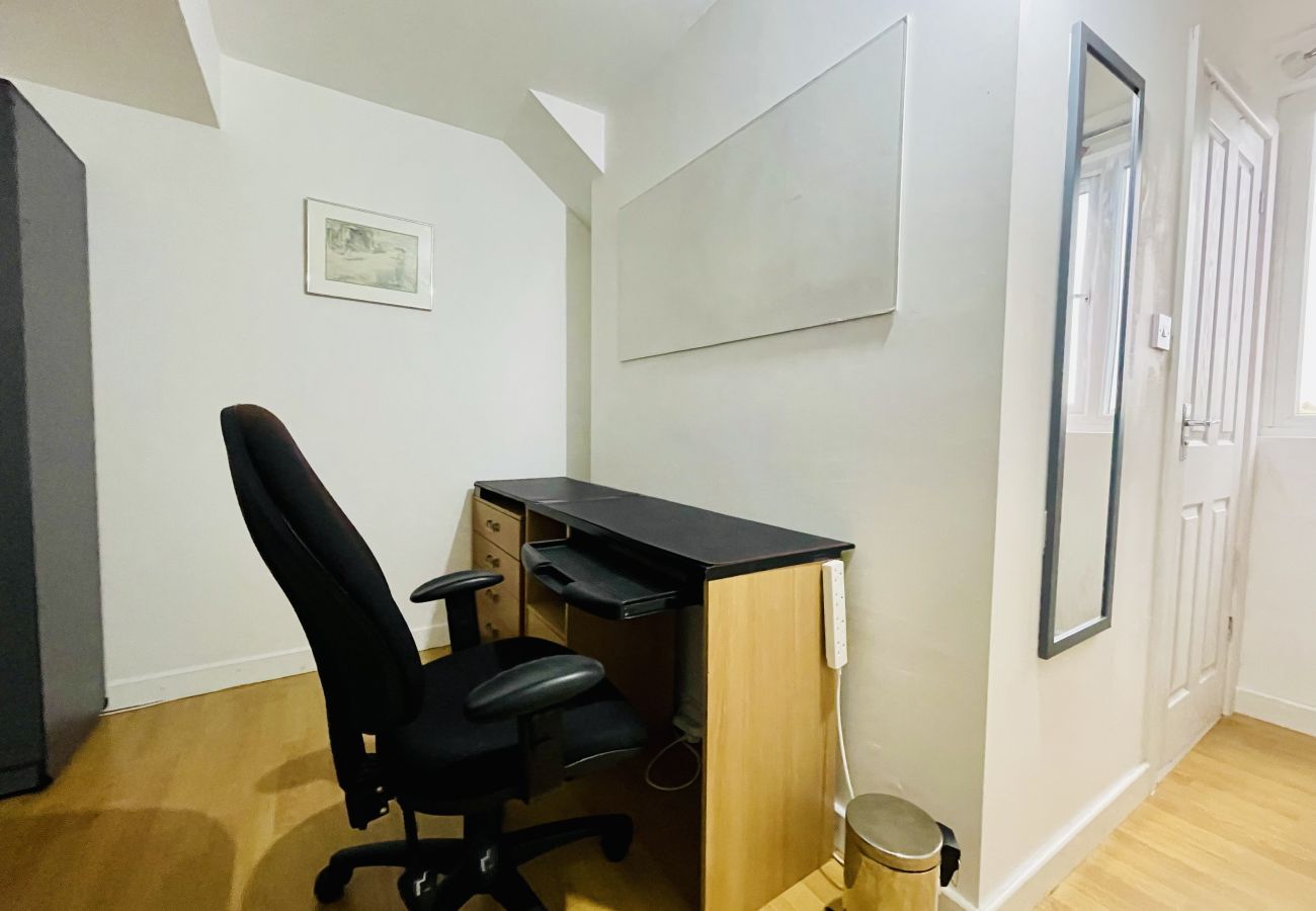 Rent by room in Coventry - Suite 4: Modern Ensuite in the Heart of Coventry