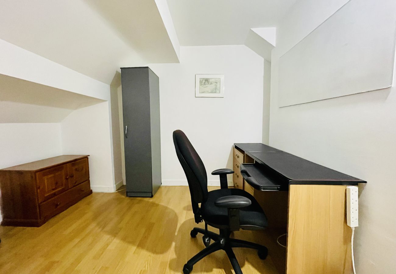 Rent by room in Coventry - Suite 4: Modern Ensuite in the Heart of Coventry