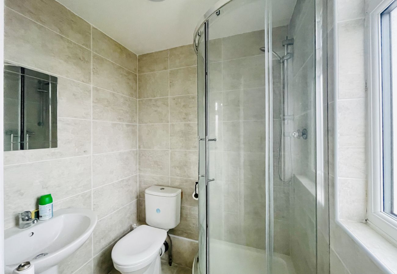 Rent by room in Coventry - Suite 4: Modern Ensuite in the Heart of Coventry