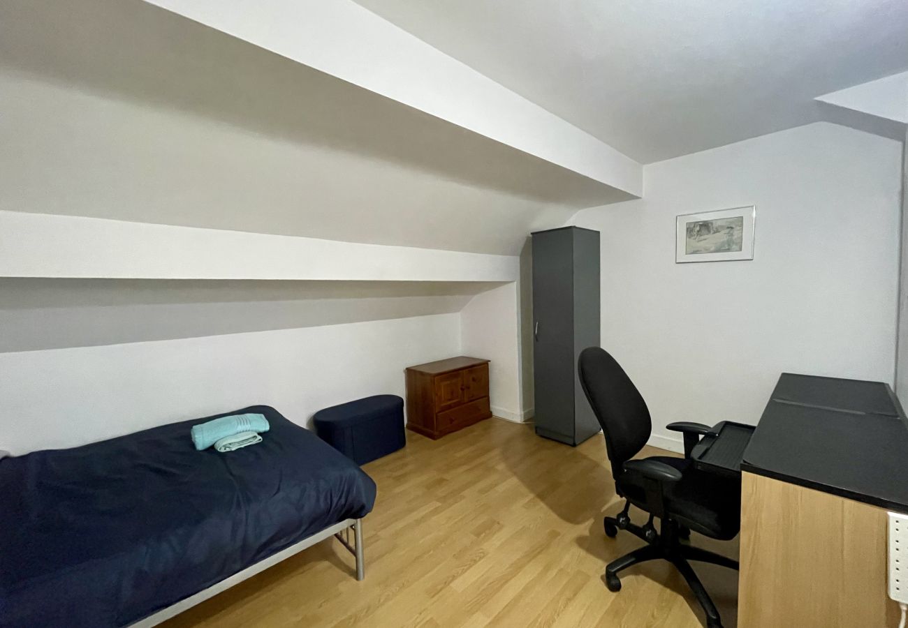 Rent by room in Coventry - Suite 4: Modern Ensuite in the Heart of Coventry