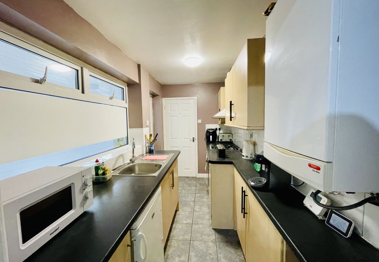 Rent by room in Coventry - Suite 4: Modern Ensuite in the Heart of Coventry