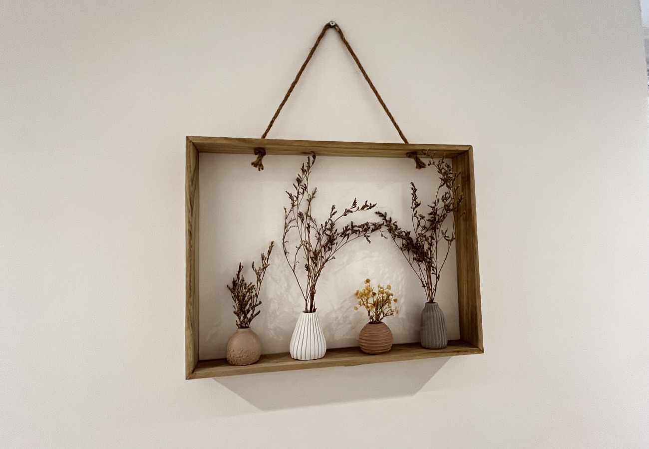 House in Conwy - Coastal 2BR Retreat in Colwyn Bay