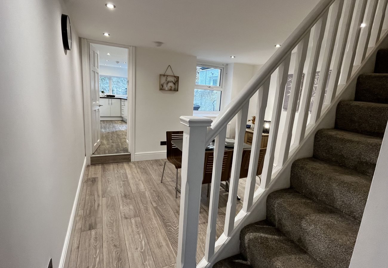 House in Conwy - Coastal 2BR Retreat in Colwyn Bay