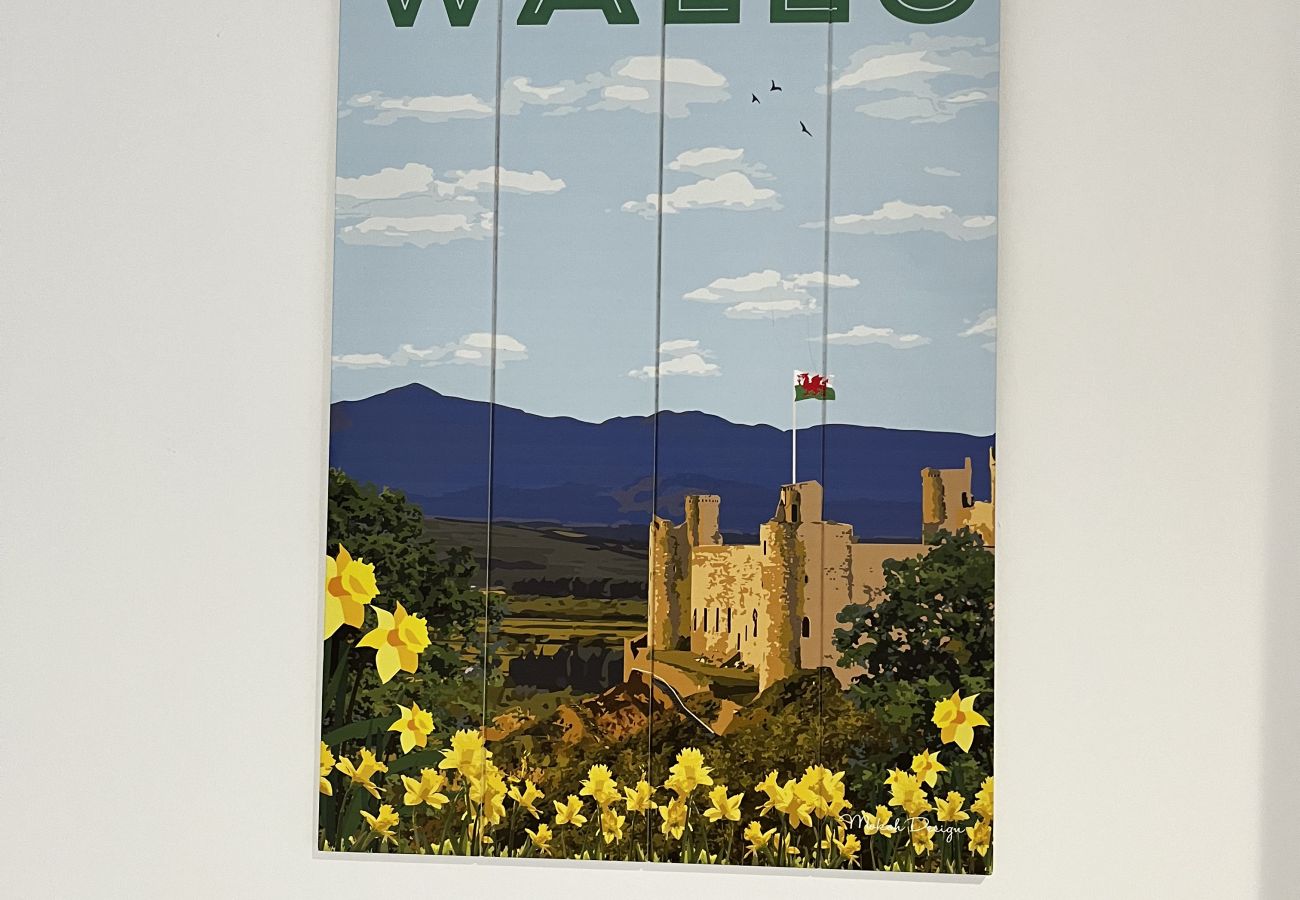 House in Conwy - Coastal 2BR Retreat in Colwyn Bay