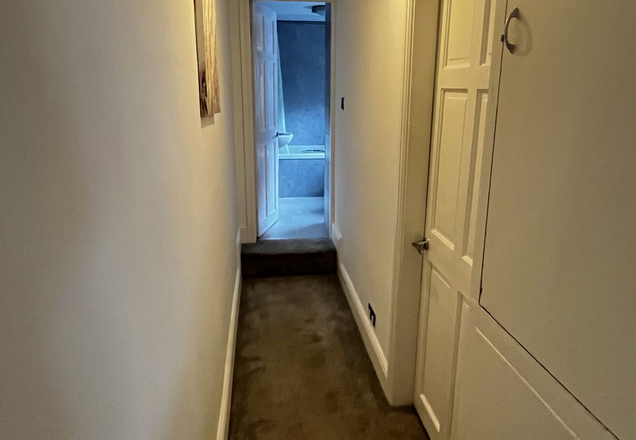 House in Conwy - Coastal 2BR Retreat in Colwyn Bay