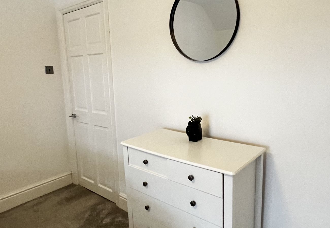 House in Conwy - Coastal 2BR Retreat in Colwyn Bay