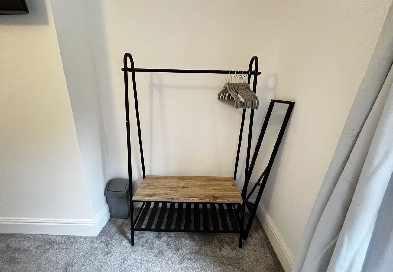 House in Conwy - Coastal 2BR Retreat in Colwyn Bay