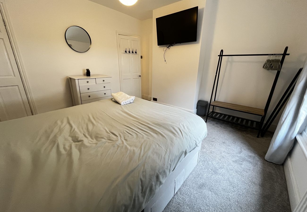 House in Conwy - Coastal 2BR Retreat in Colwyn Bay