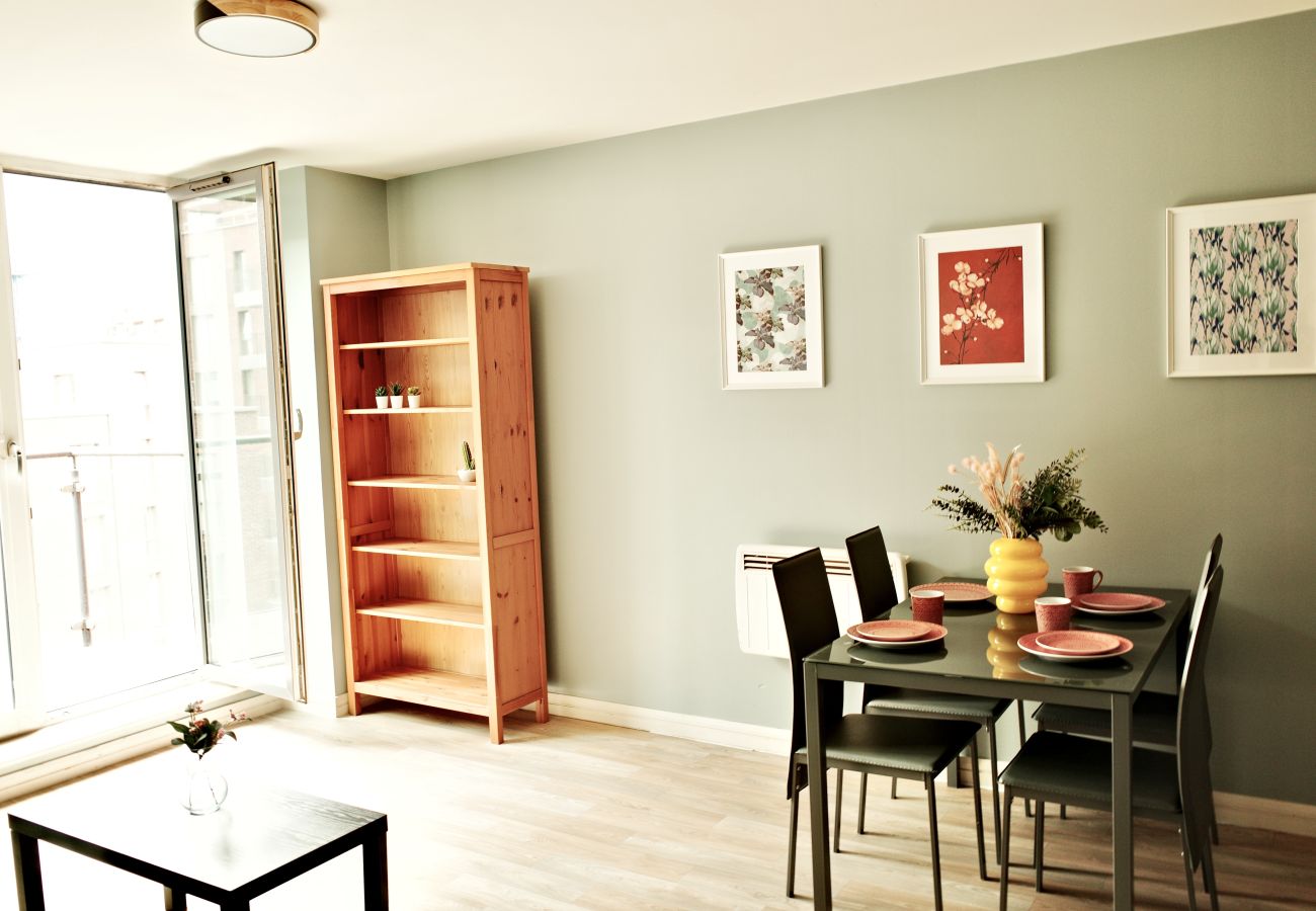 Apartment in Birmingham - Central 2BR Birmingham Apt - Free Parking