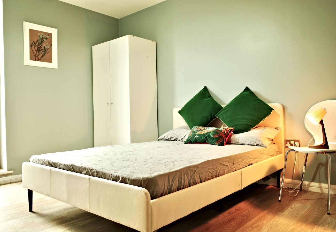 Apartment in Birmingham - Central 2BR Birmingham Apt - Free Parking