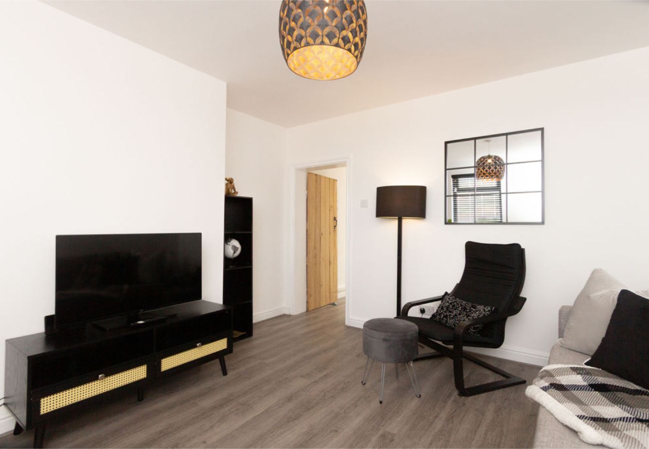 House in Manchester - Convenient 2BR Near Manchester Airport