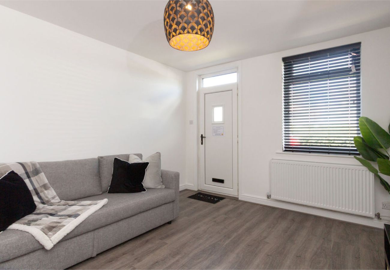 House in Manchester - Convenient 2BR Near Manchester Airport