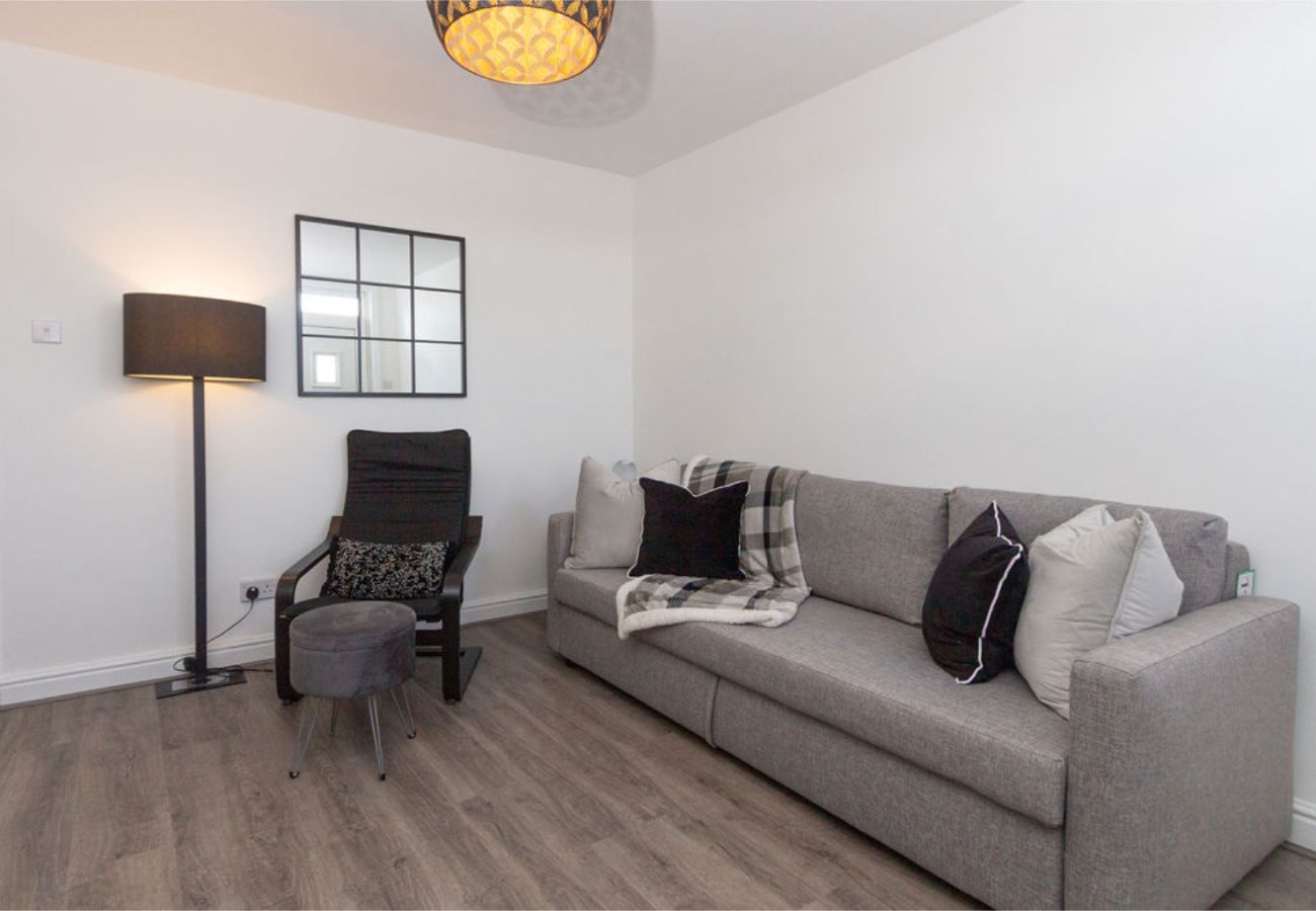House in Manchester - Convenient 2BR Near Manchester Airport
