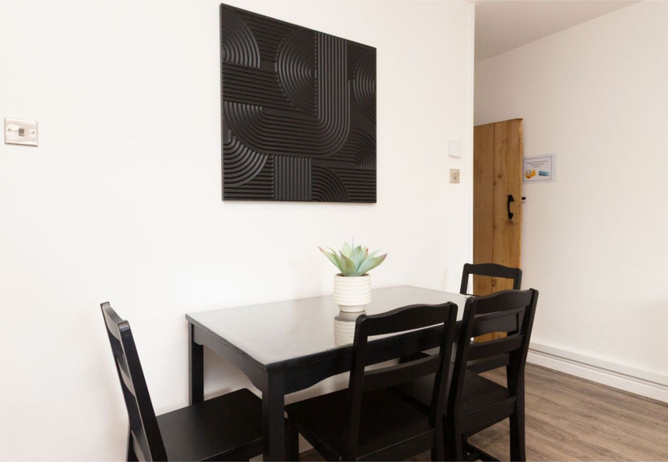 House in Manchester - Convenient 2BR Near Manchester Airport