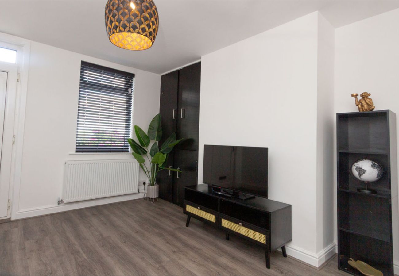 House in Manchester - Convenient 2BR Near Manchester Airport
