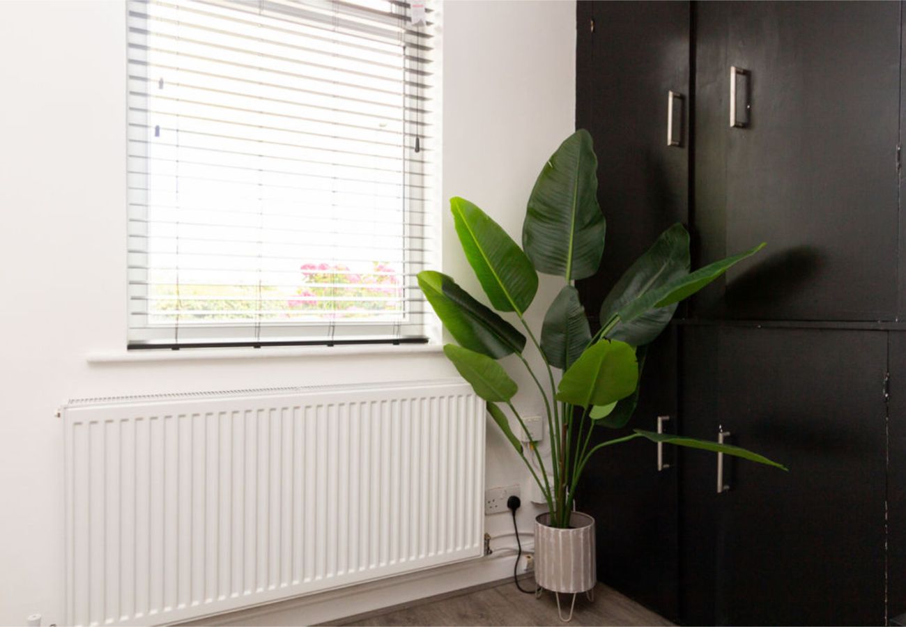 House in Manchester - Convenient 2BR Near Manchester Airport