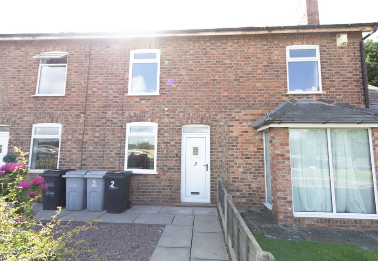 House in Manchester - Convenient 2BR Near Manchester Airport