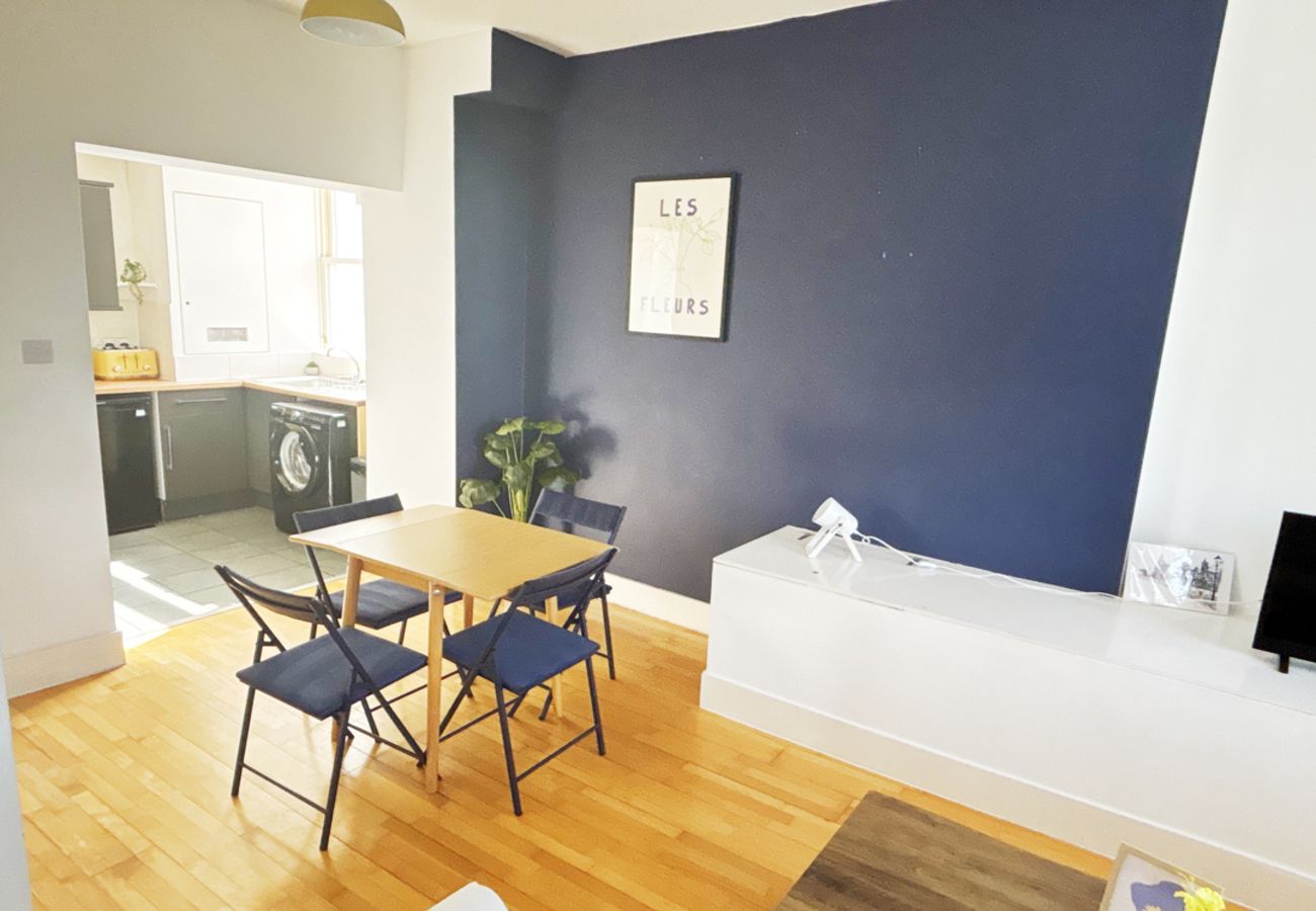 Apartment in Liverpool - Cosy Flat Near City Centre & Princess Park