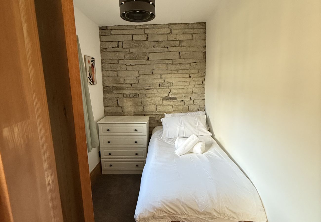 House in Halifax - Bradshaw Cosy 2BR Retreat - Free Parking!