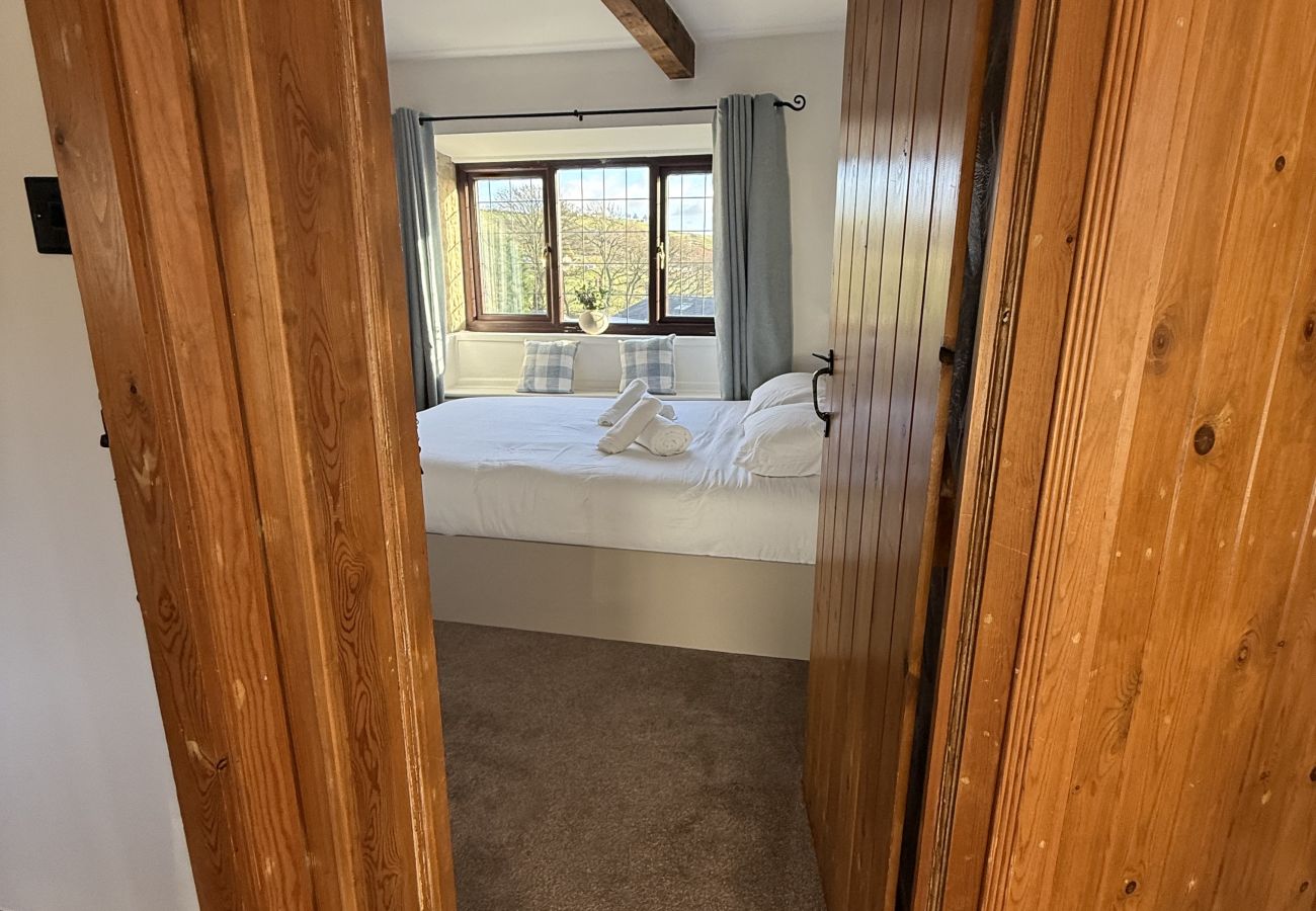 House in Halifax - Bradshaw Cosy 2BR Retreat - Free Parking!