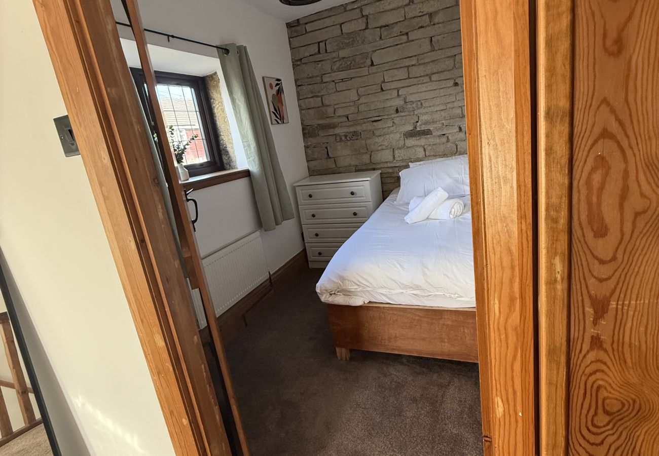 House in Halifax - Bradshaw Cosy 2BR Retreat - Free Parking!