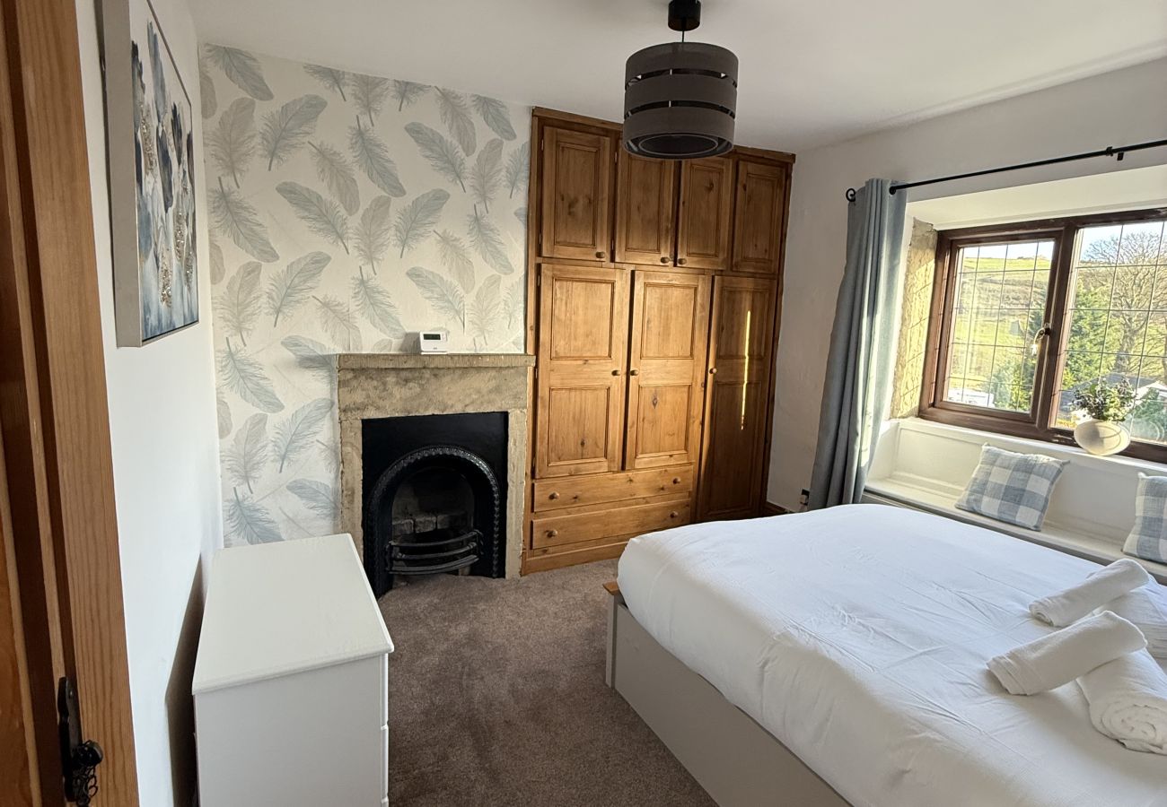 House in Halifax - Bradshaw Cosy 2BR Retreat - Free Parking!