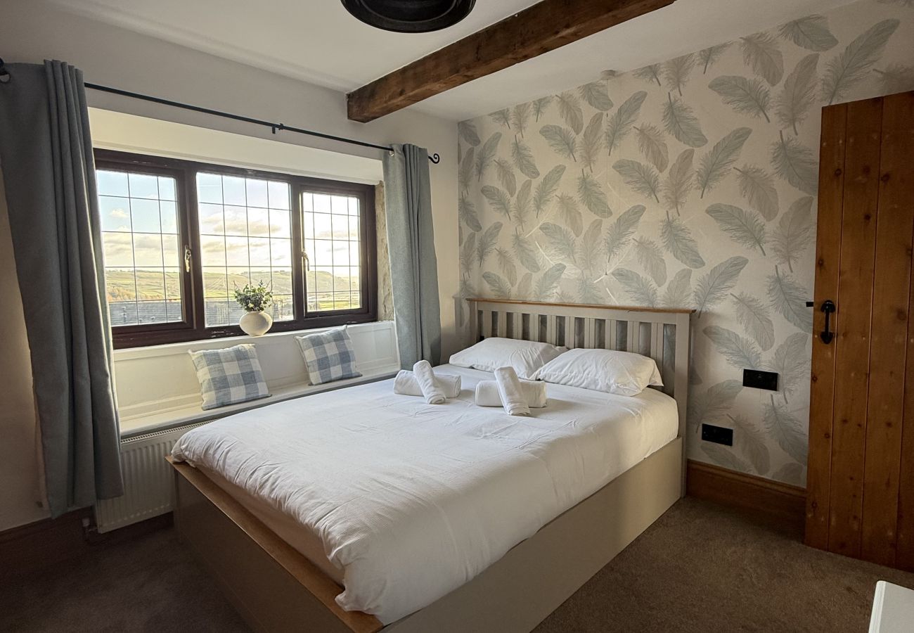 House in Halifax - Bradshaw Cosy 2BR Retreat - Free Parking!