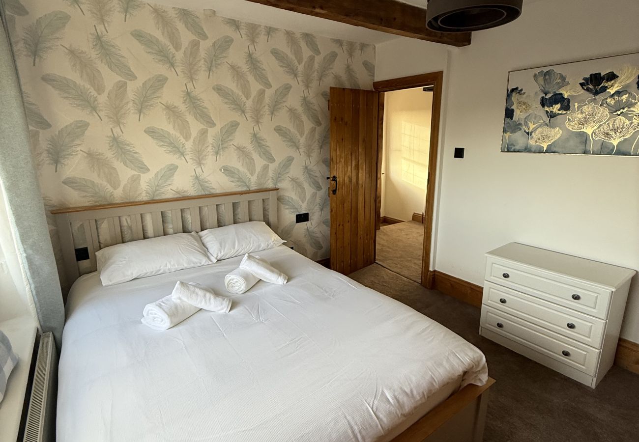 House in Halifax - Bradshaw Cosy 2BR Retreat - Free Parking!