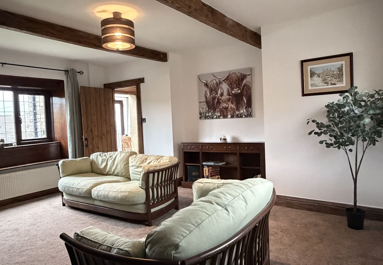 House in Halifax - Bradshaw Cosy 2BR Retreat - Free Parking!