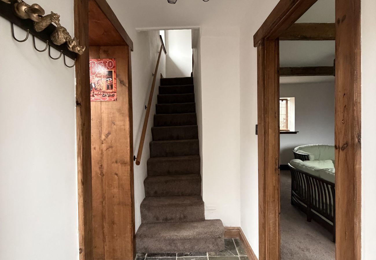 House in Halifax - Bradshaw Cosy 2BR Retreat - Free Parking!