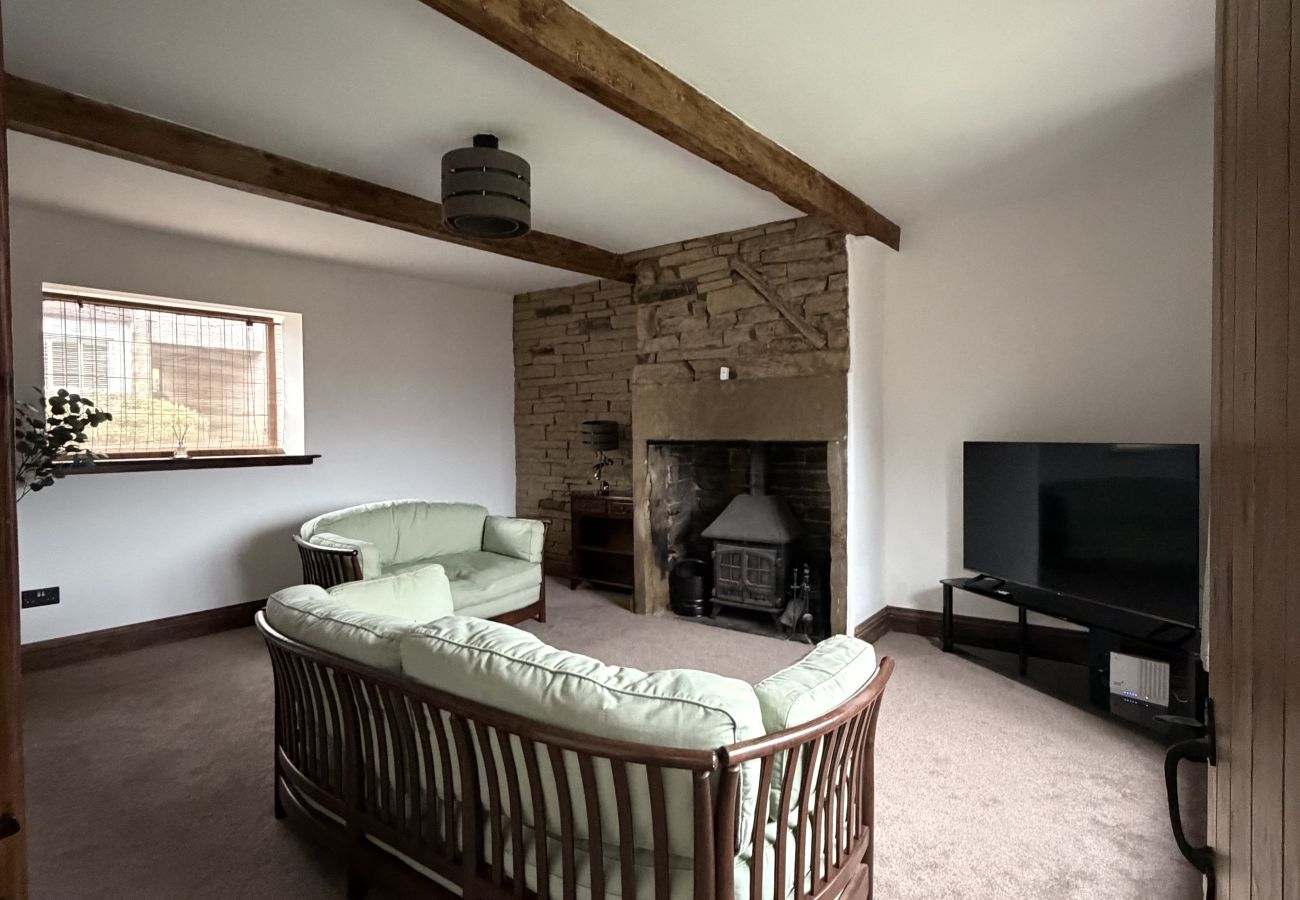 House in Halifax - Bradshaw Cosy 2BR Retreat - Free Parking!