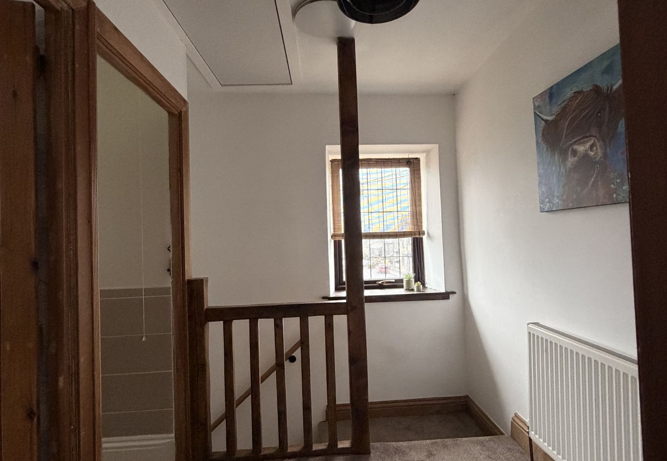 House in Halifax - Bradshaw Cosy 2BR Retreat - Free Parking!