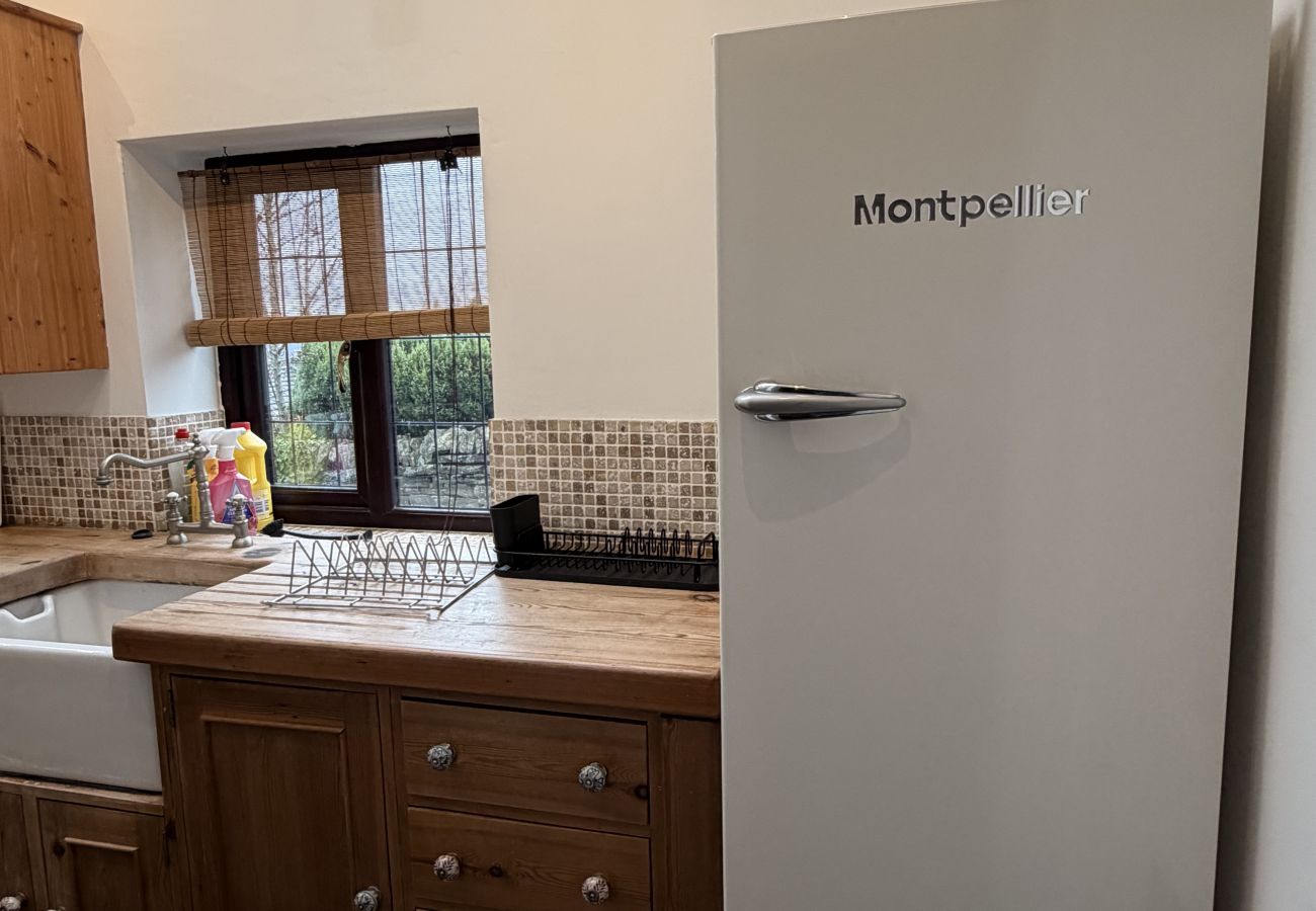 House in Halifax - Bradshaw Cosy 2BR Retreat - Free Parking!