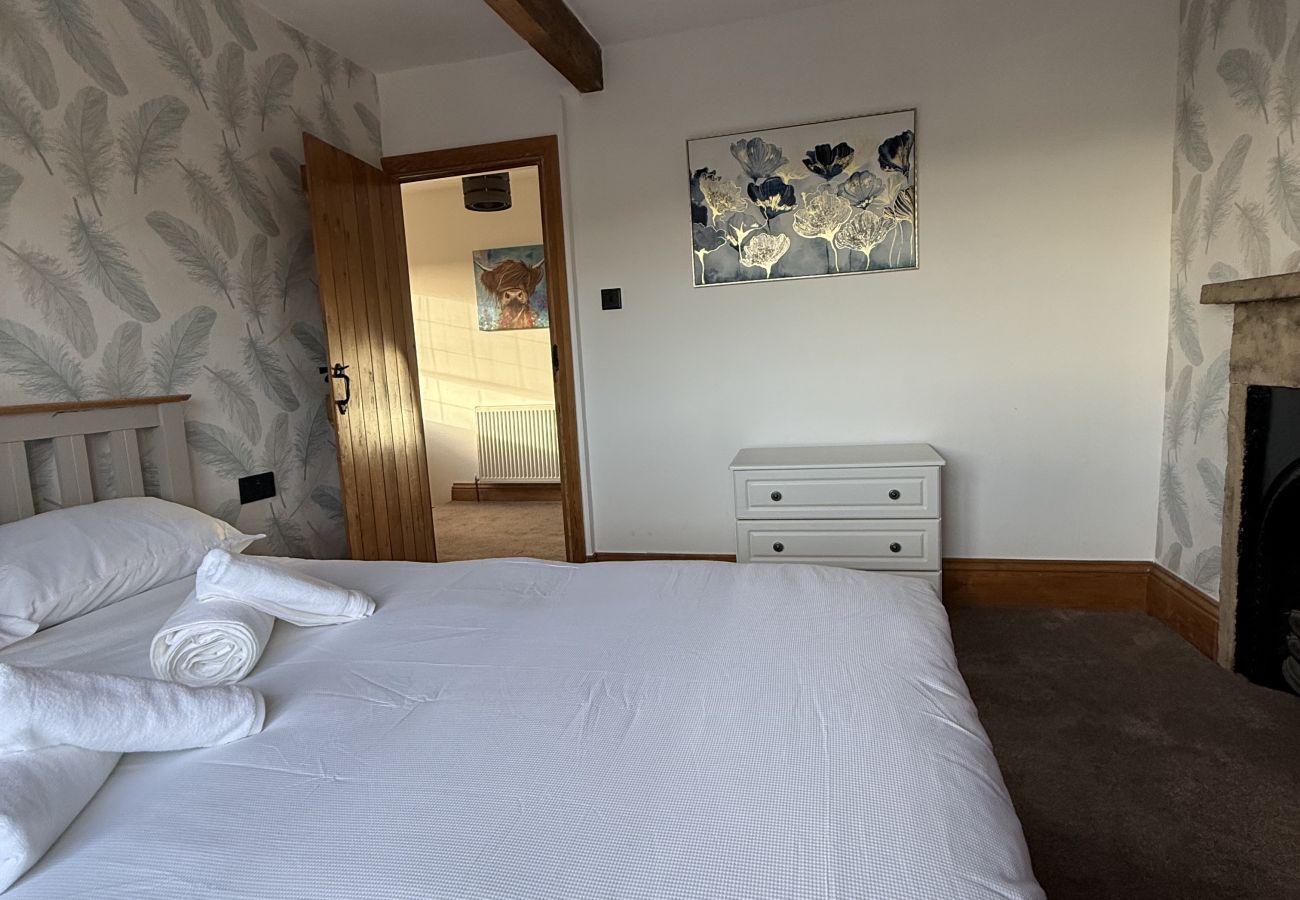 House in Halifax - Bradshaw Cosy 2BR Retreat - Free Parking!