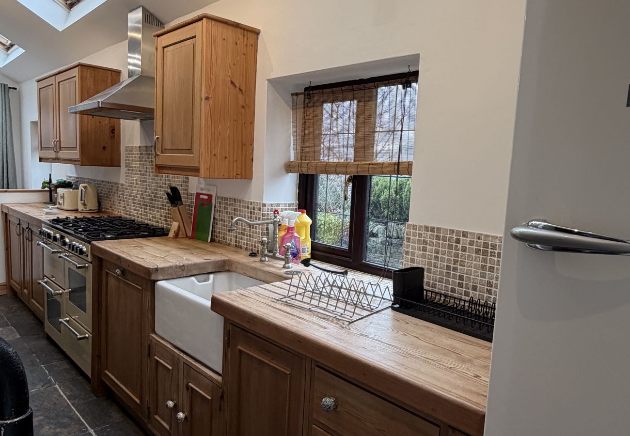 House in Halifax - Bradshaw Cosy 2BR Retreat - Free Parking!