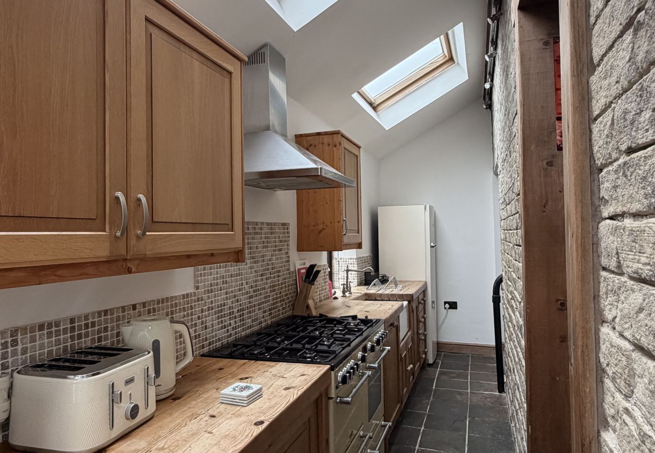 House in Halifax - Bradshaw Cosy 2BR Retreat - Free Parking!