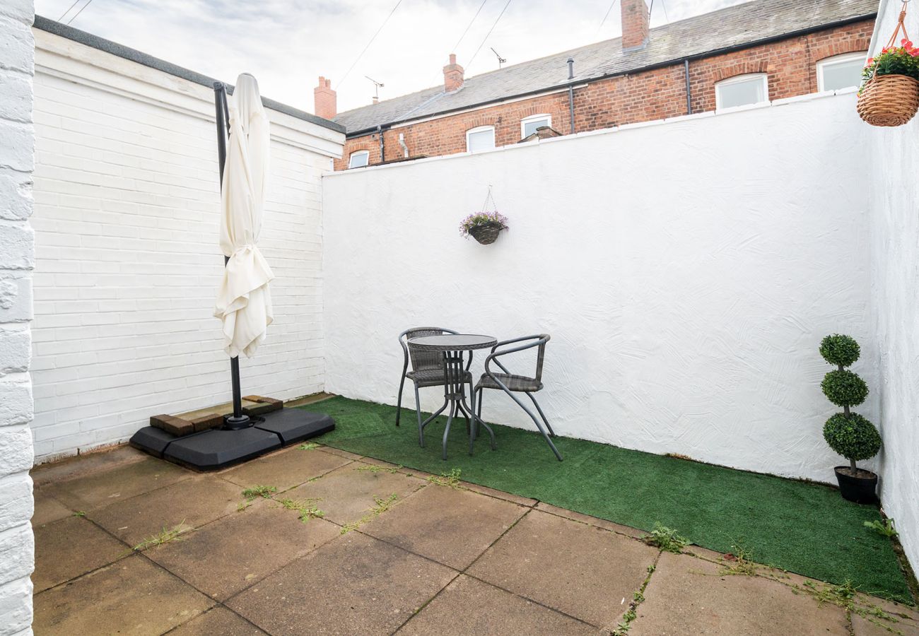 House in Chester - Convenient 2BR House with Great Transport Links