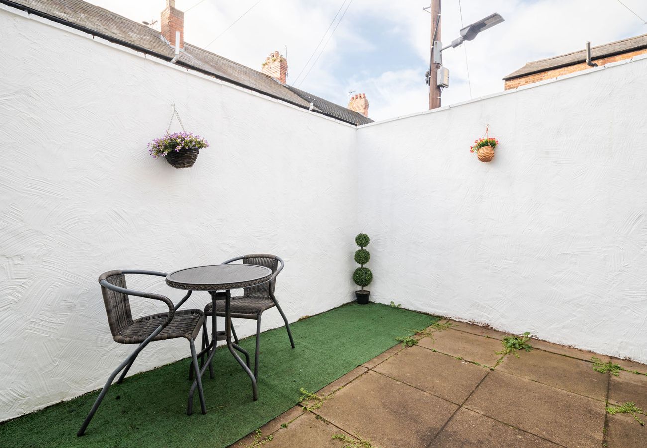 House in Chester - Convenient 2BR House with Great Transport Links