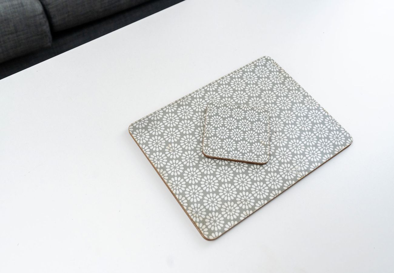 House in Chester - Convenient 2BR House with Great Transport Links