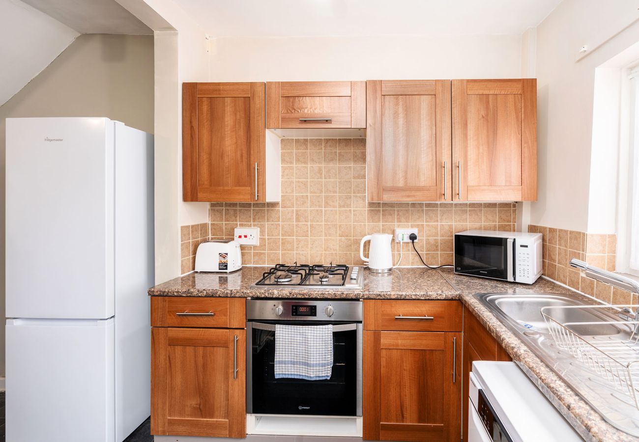 House in Chester - Convenient 2BR House with Great Transport Links