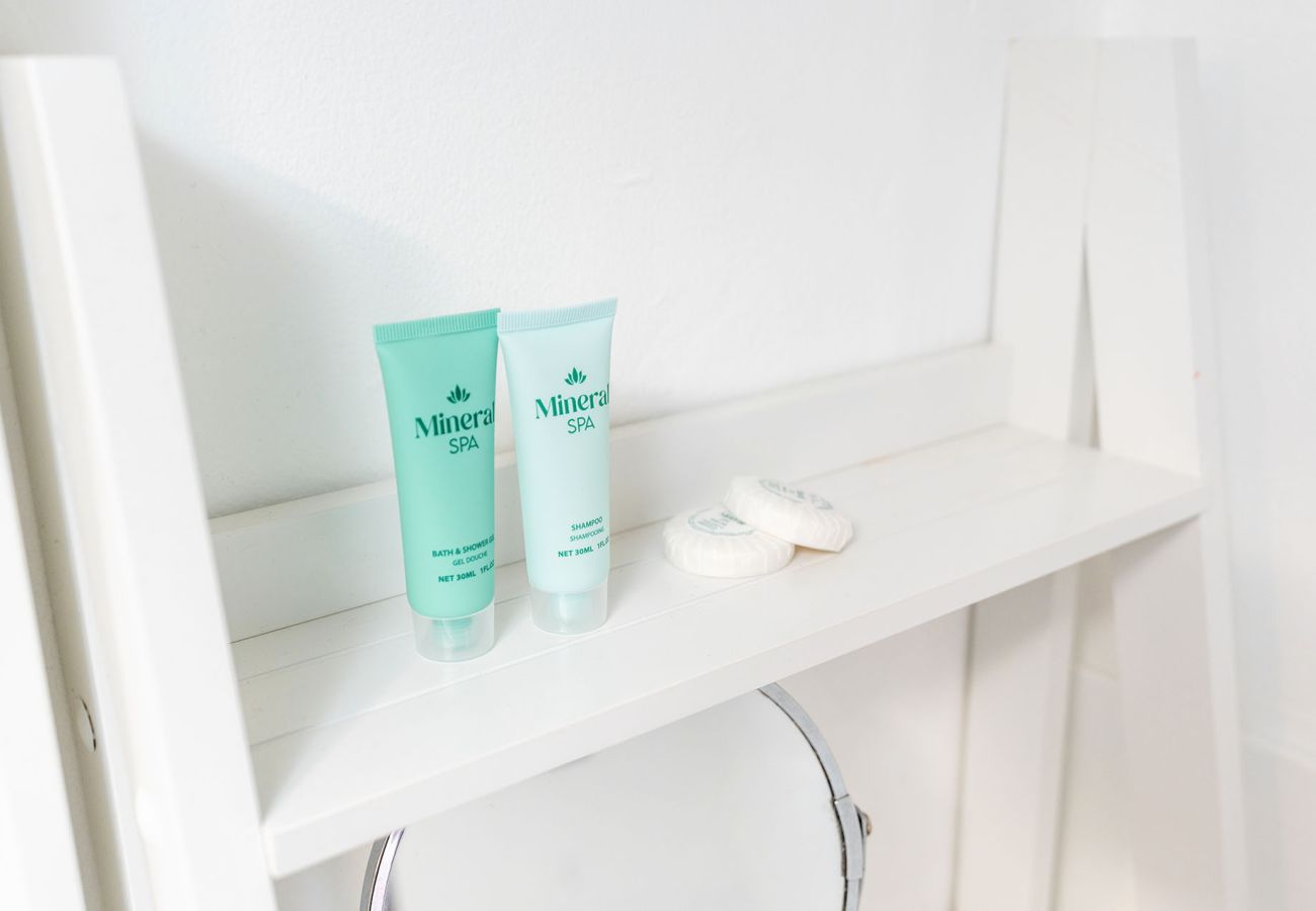 House in Chester - Convenient 2BR House with Great Transport Links